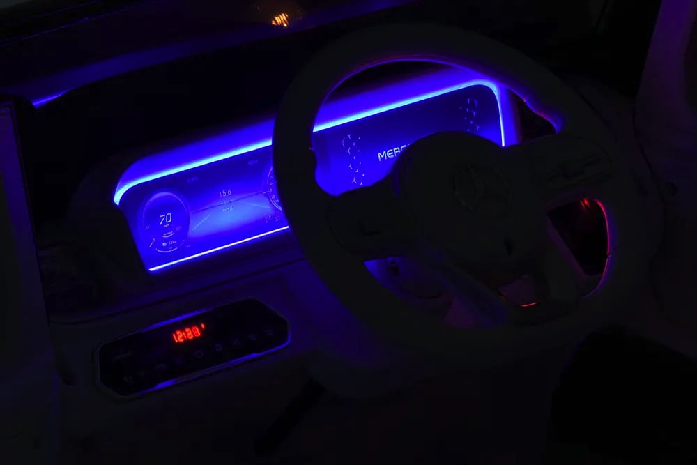 Mercedes-Benz EQG, voiture électrique pour enfants 12 volts avec pneus en caoutchouc, siège en cuir et bien plus encore !